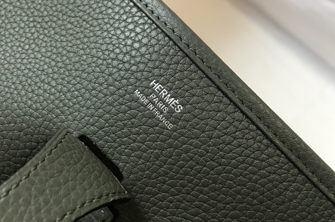 Hermes Evelyne III 29 PM Shoulder Bag In Vert Amande Clemence Leather